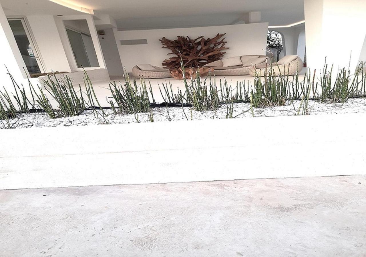 B&B Valentino Luxury Rooms By Salentolimit Porto Cesareo Exterior photo